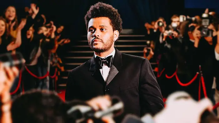 The Weeknd bắt đầu chuyến lưu diễn quốc tế đầu tiên của mình